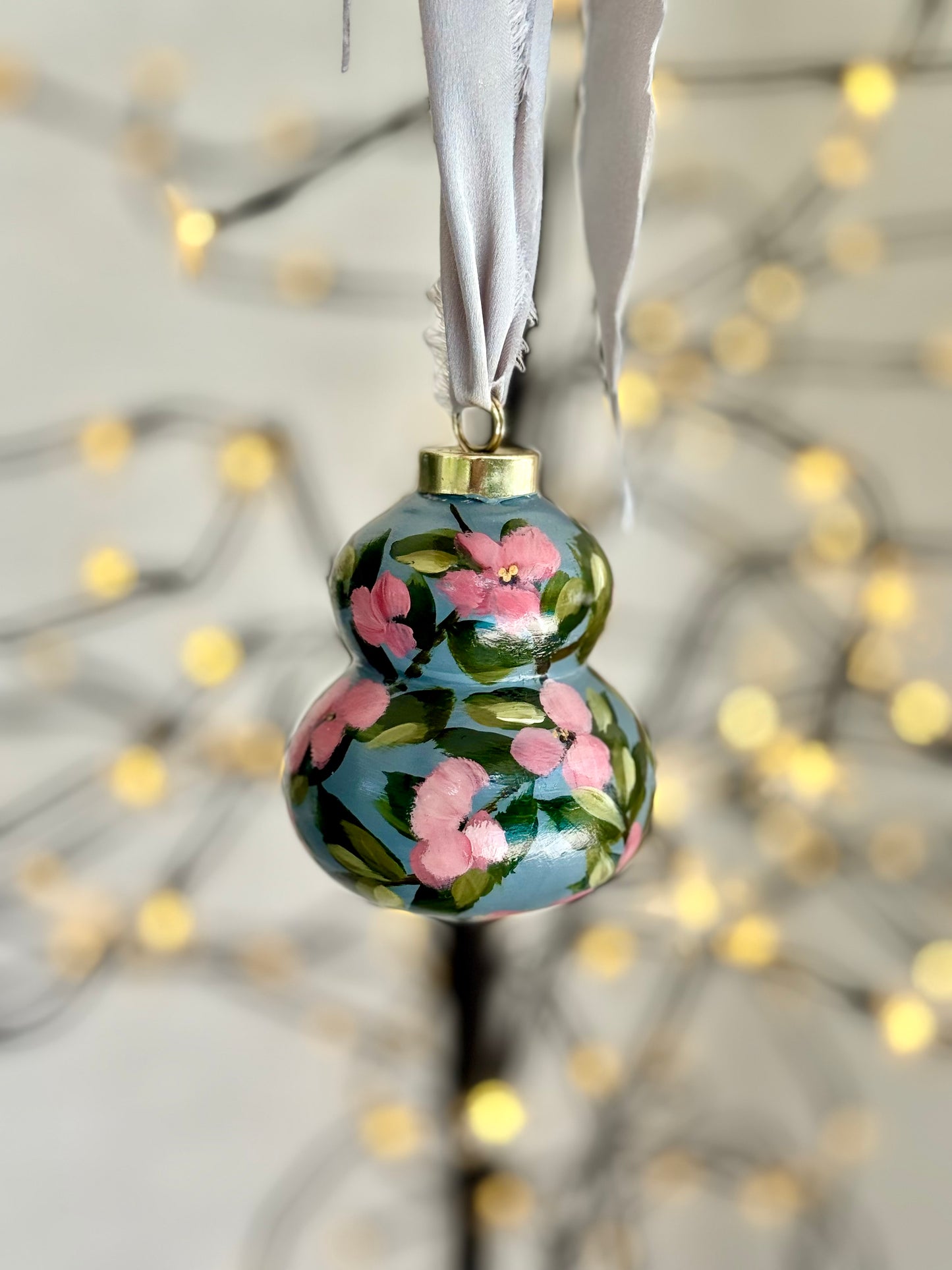 poppy ~ anemone ornament ~ white/blue