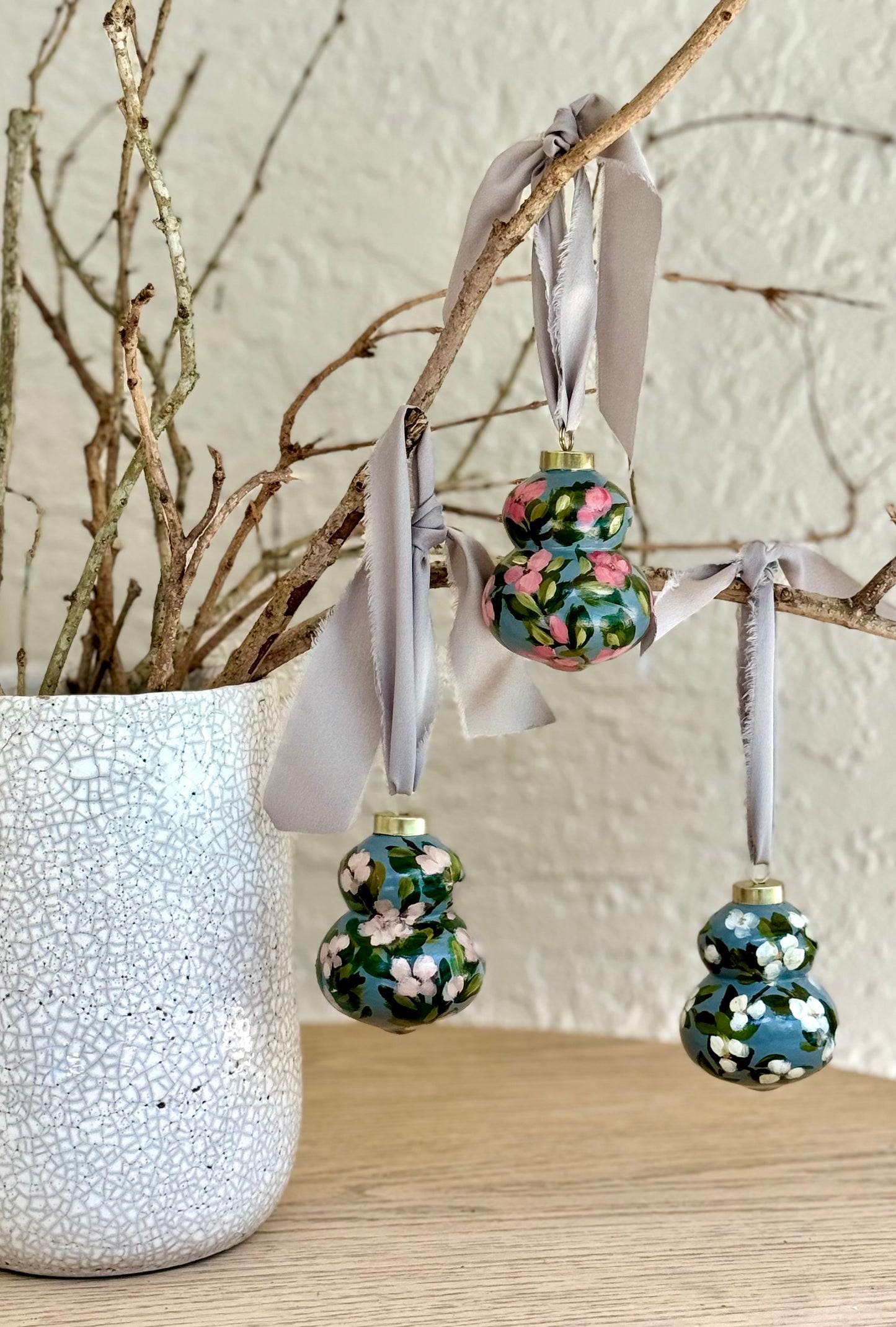 poppy ~ anemone ornament ~ white/blue